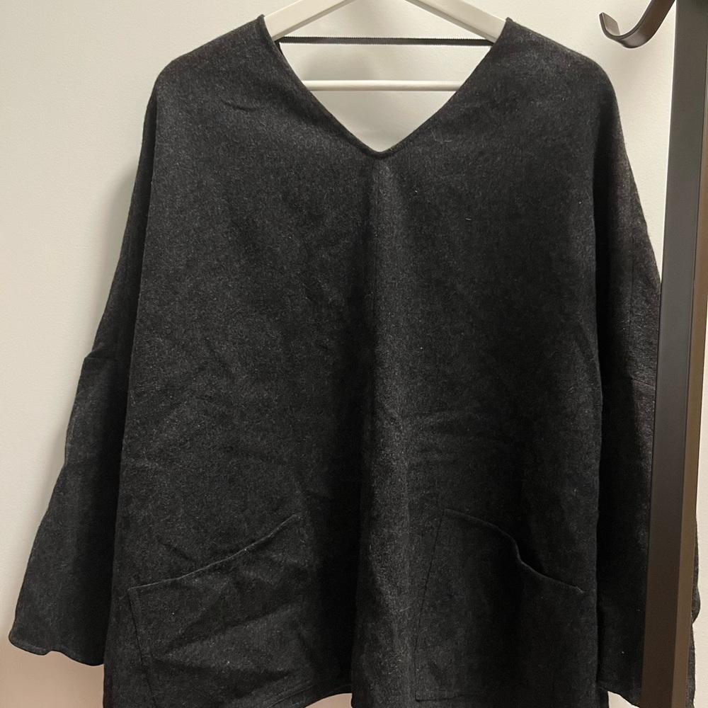 Felt cape top with pocket loose fit